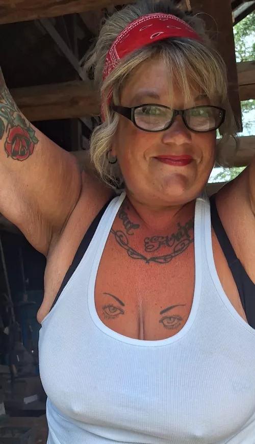 Out chilling at my buddy's barn