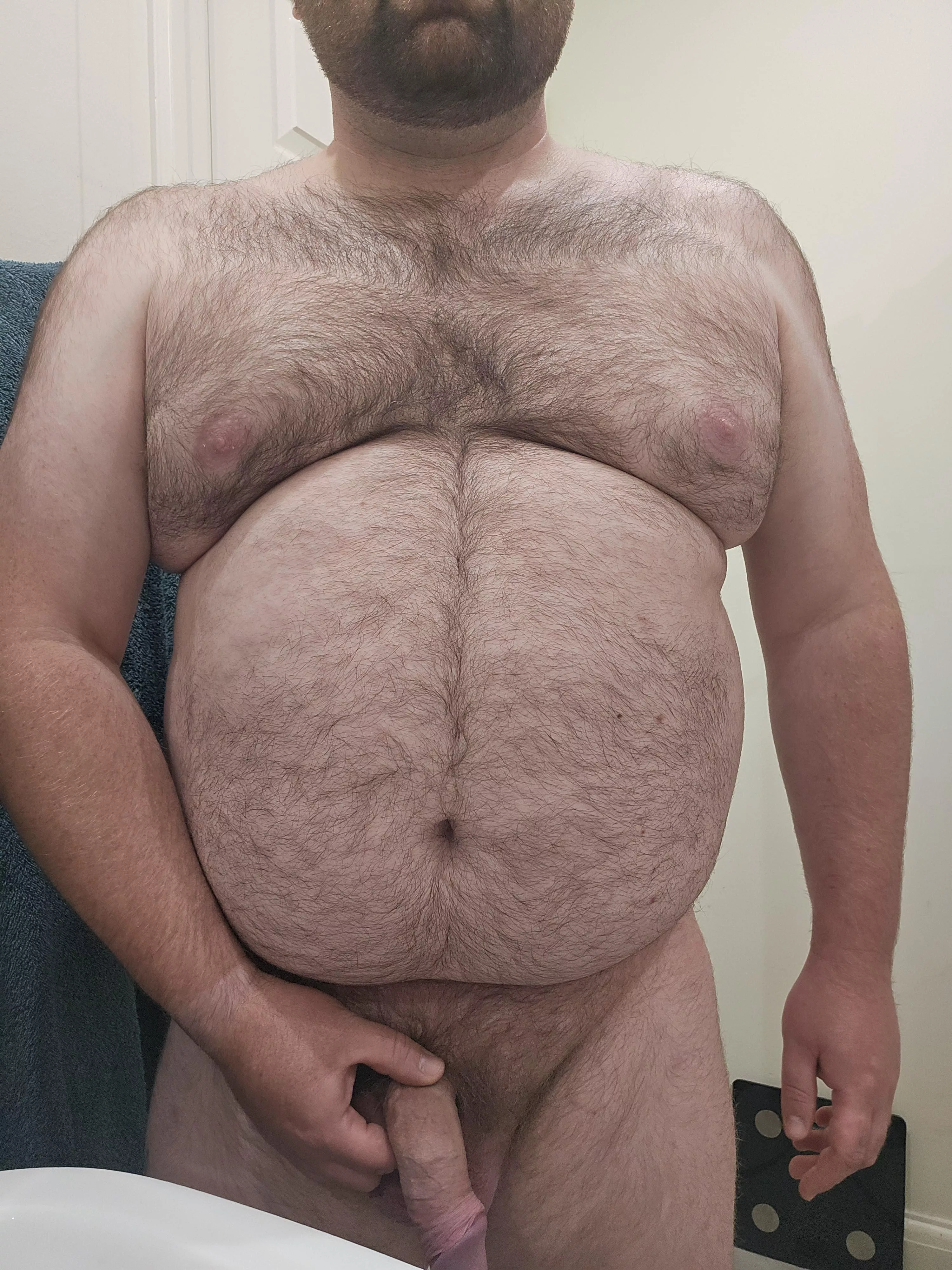 Seeing as you all seem to like my tummy I thought youd want to see more 😇