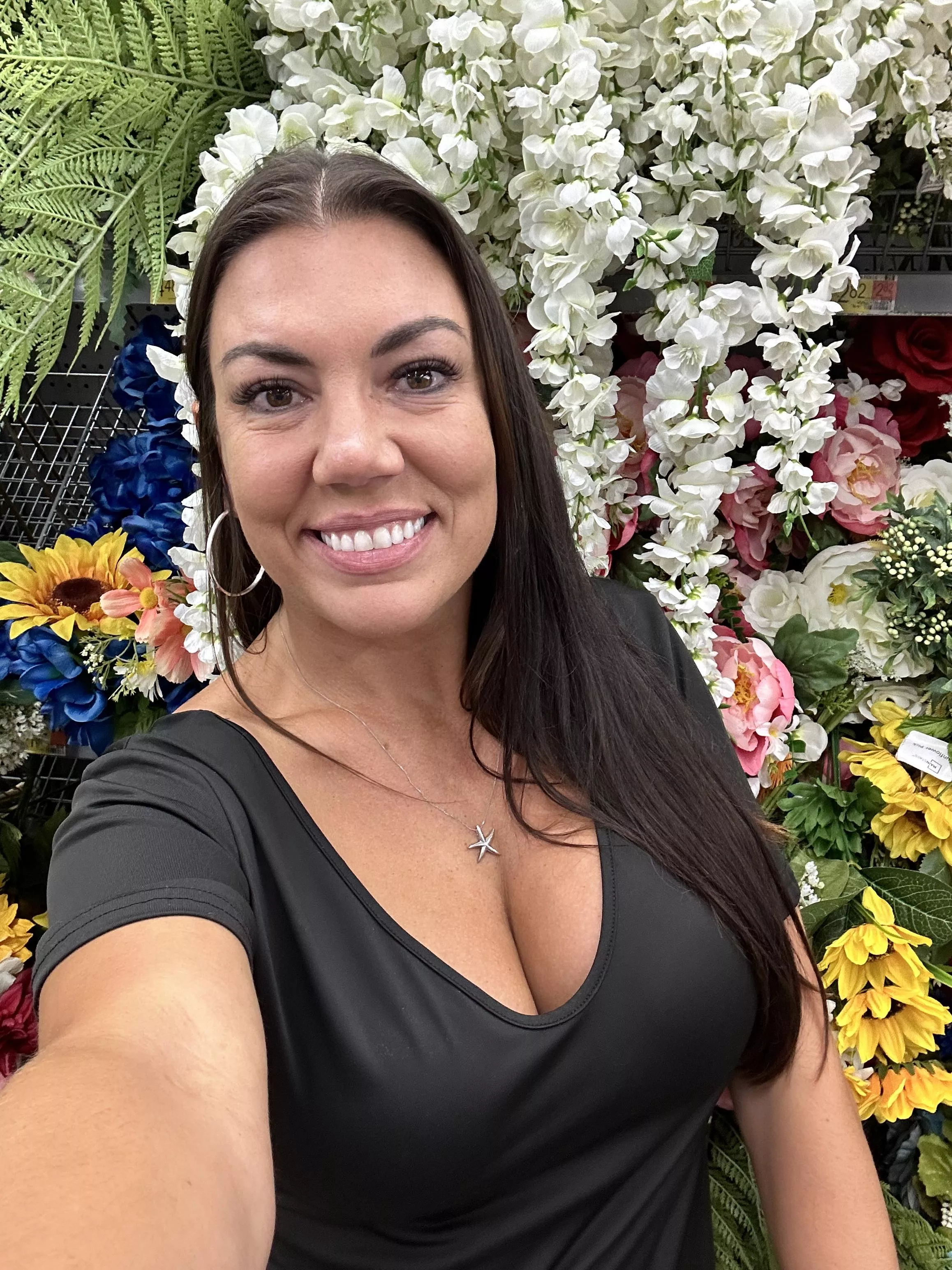 Selfie in the flower shop [f]
