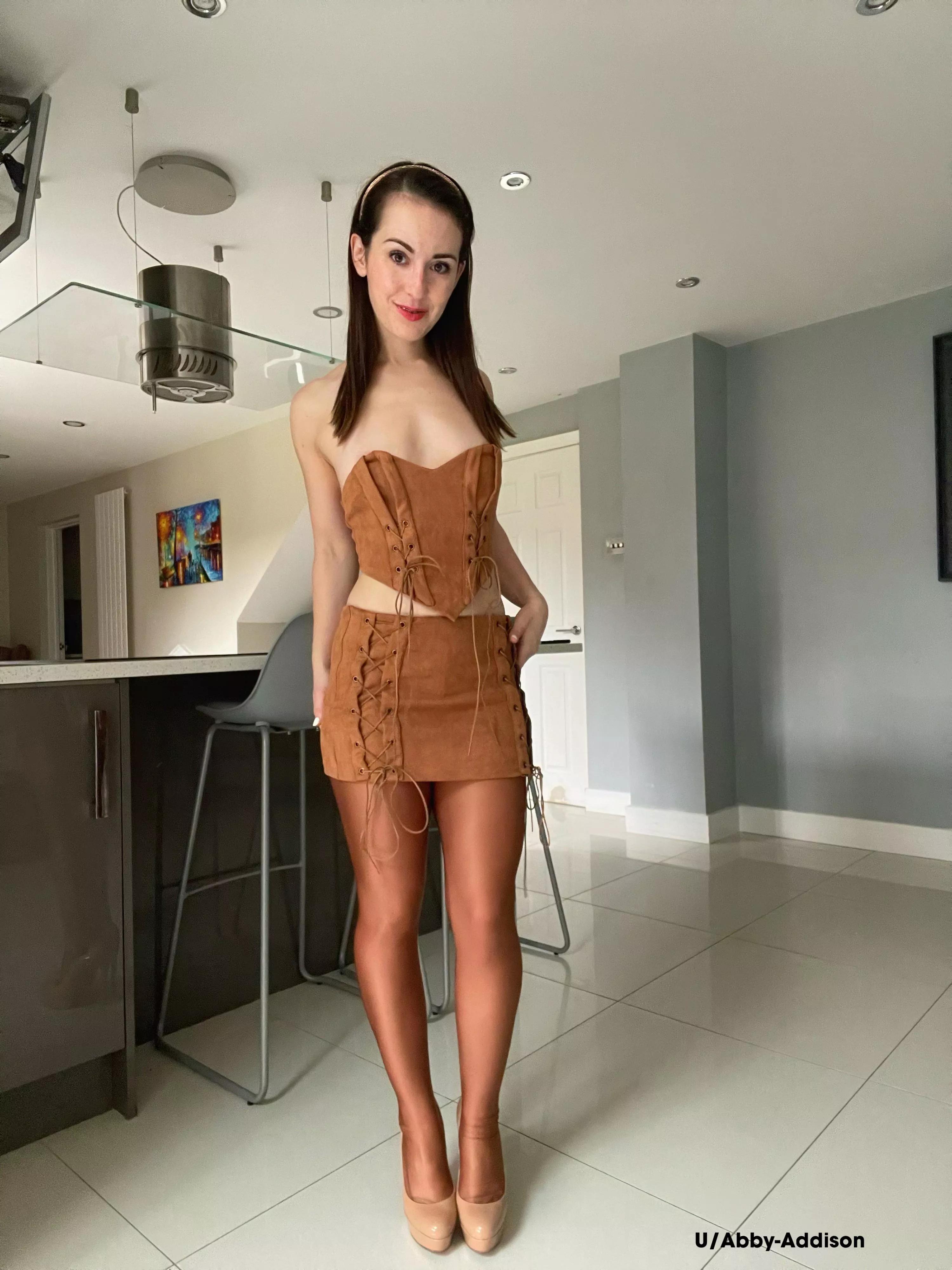 Shiny nylon legs really make this outfit special (F) 