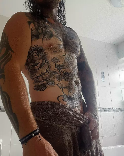 Would you wait for daddy to drop the towel ??