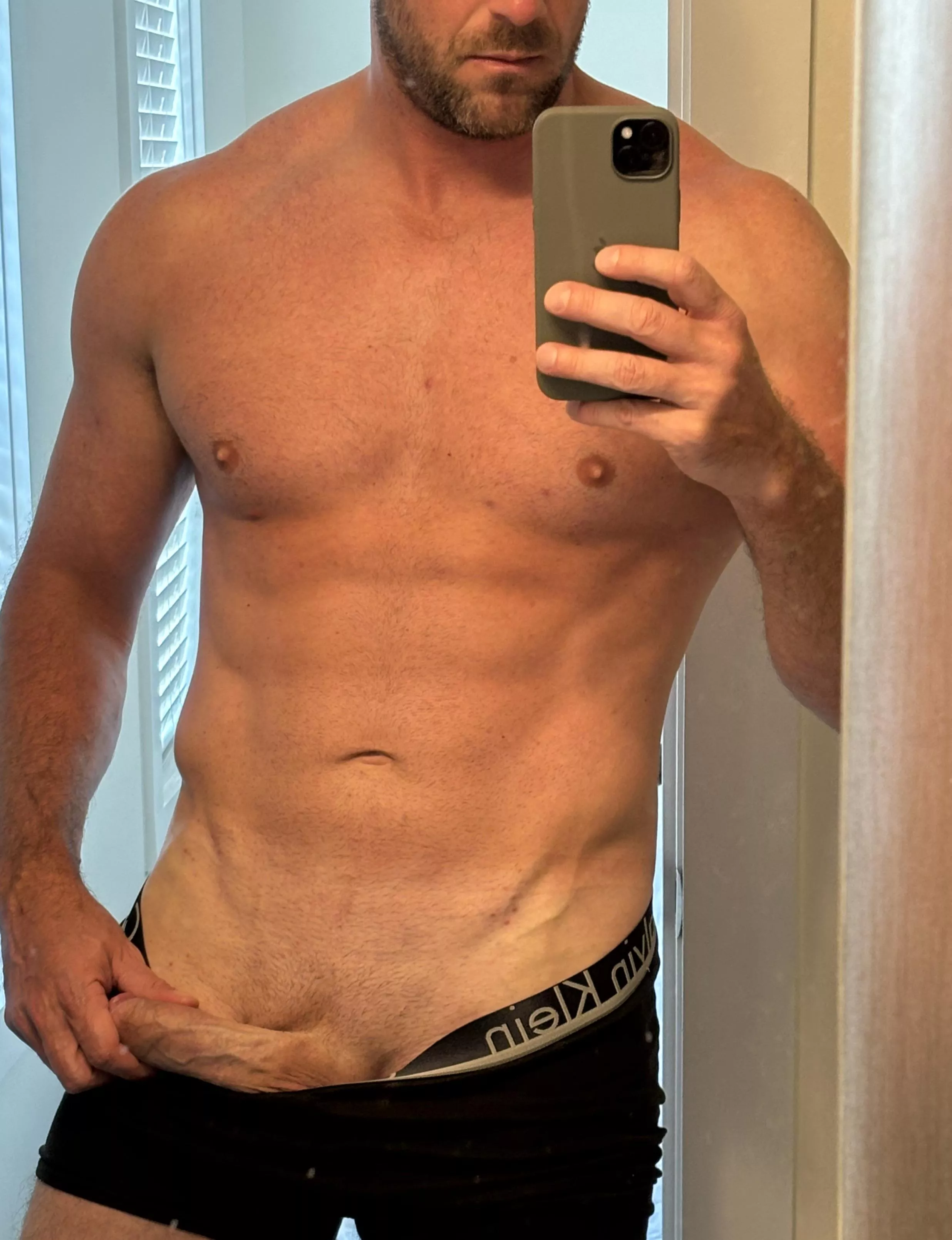 Dad on vacation.. sneaking around the airbnb.. [41]