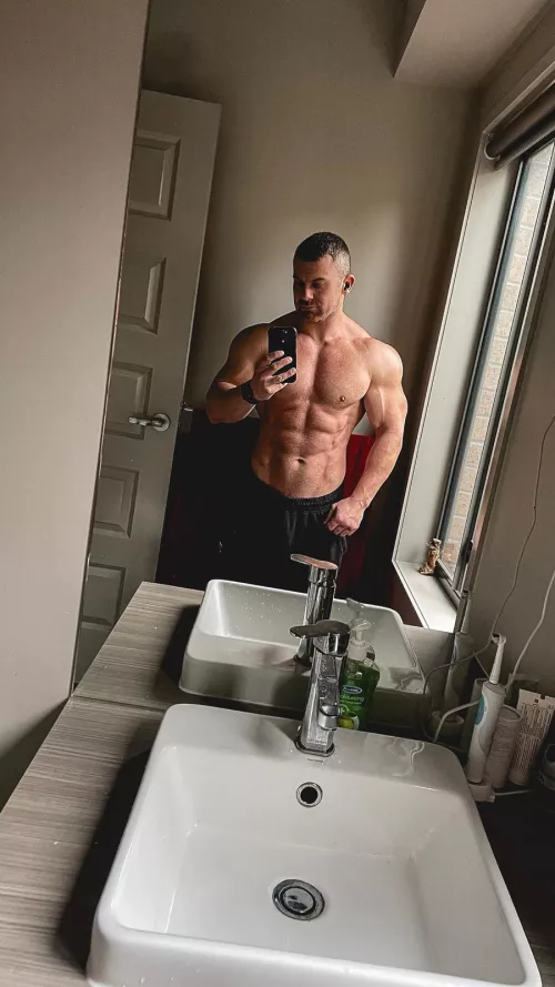 Do you like big guys ? 😈🔥