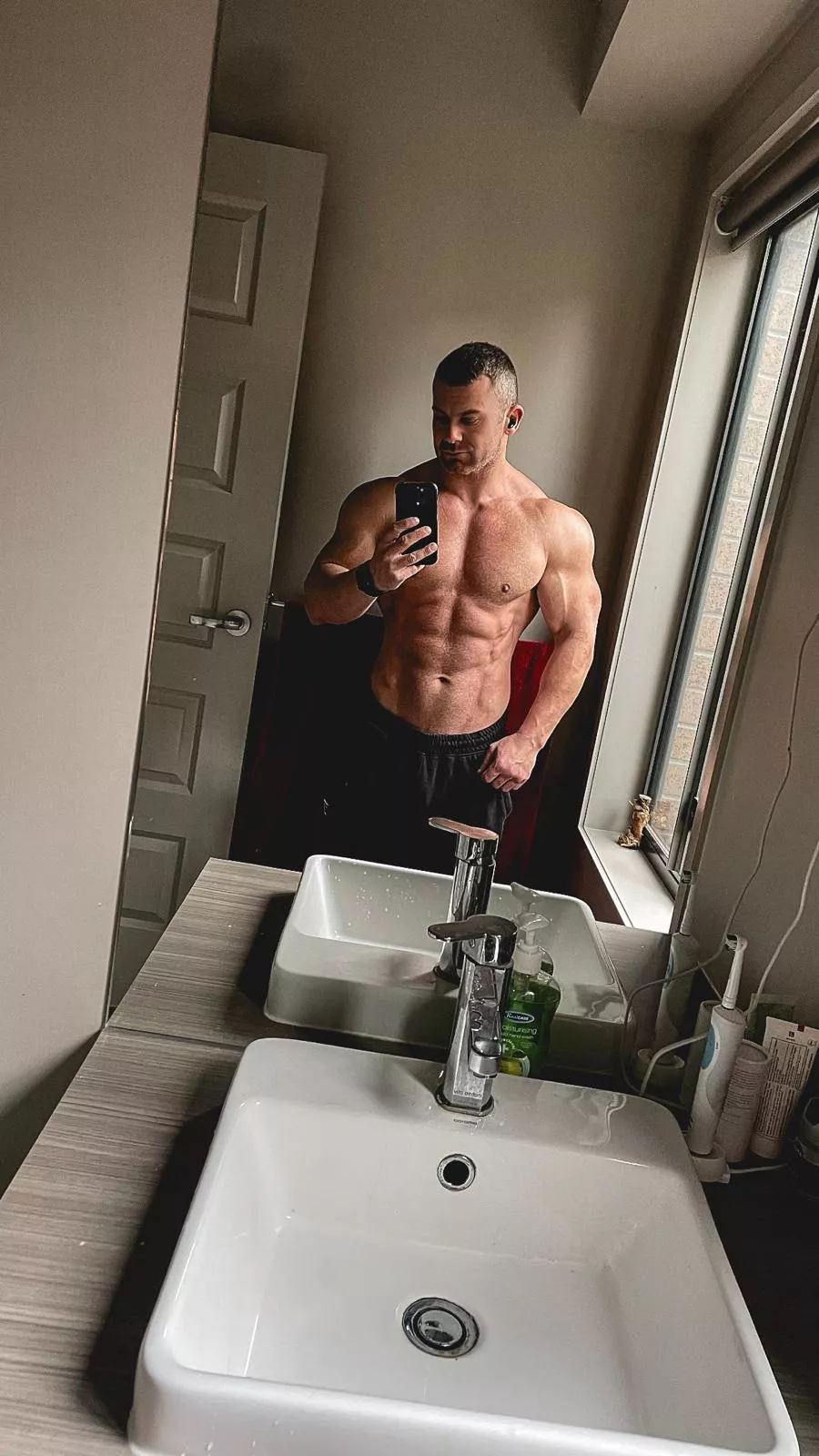 Do you like big guys ? 😈🔥