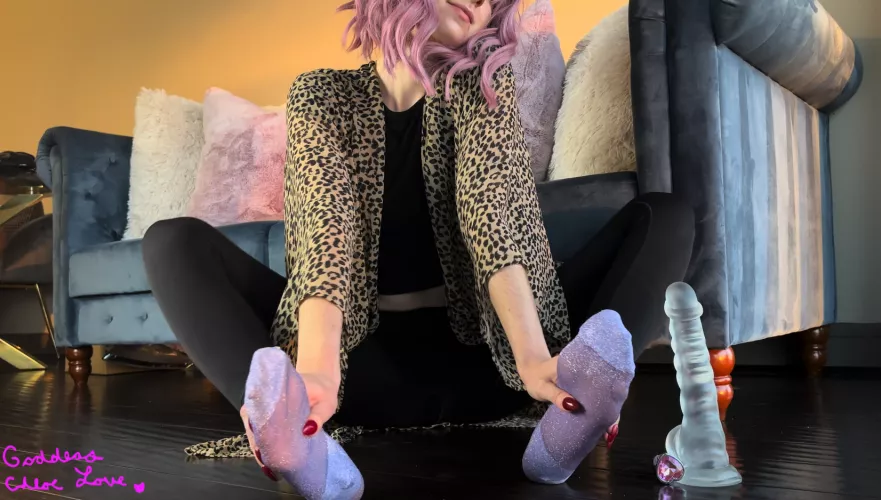 [F] see thru shinny socks.