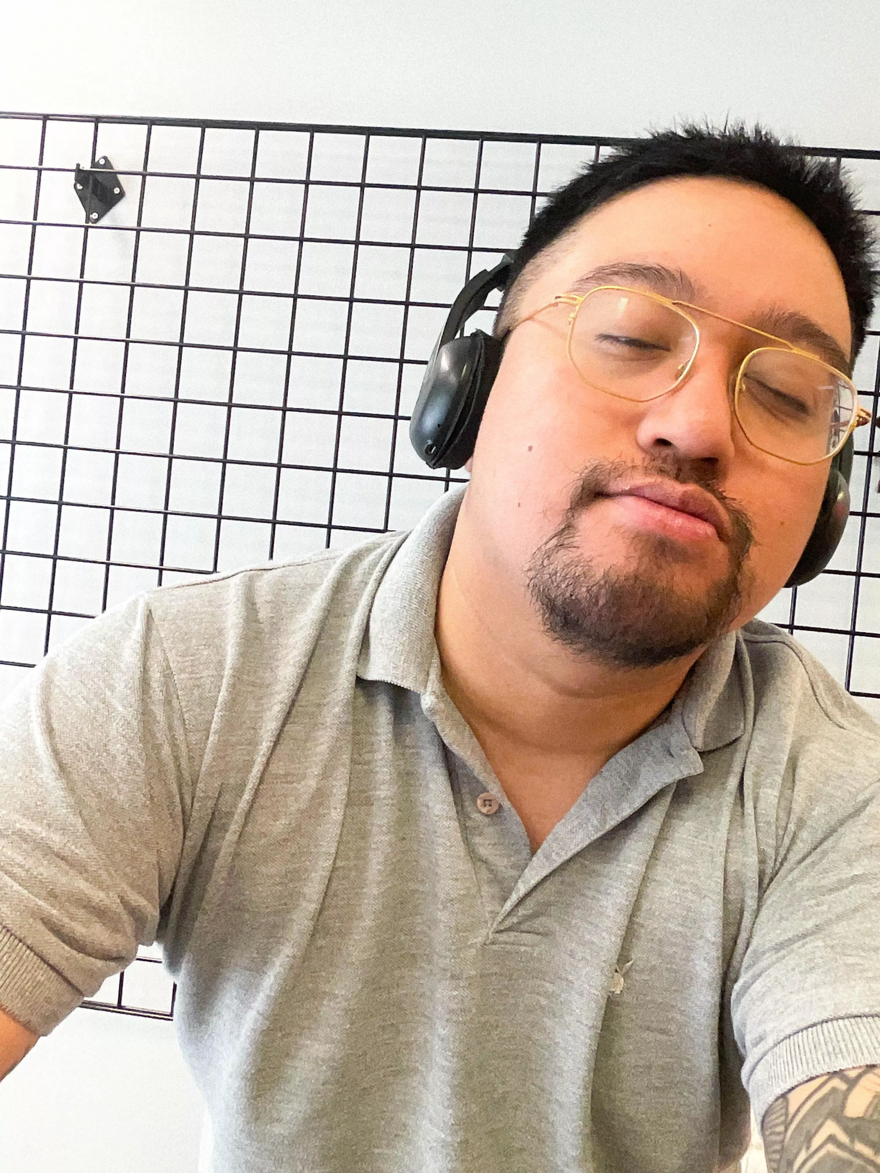 Hiya! Any Canadian gamers? Or anyone here play League of Legends/VALORANT on NA? 😅😊🩵