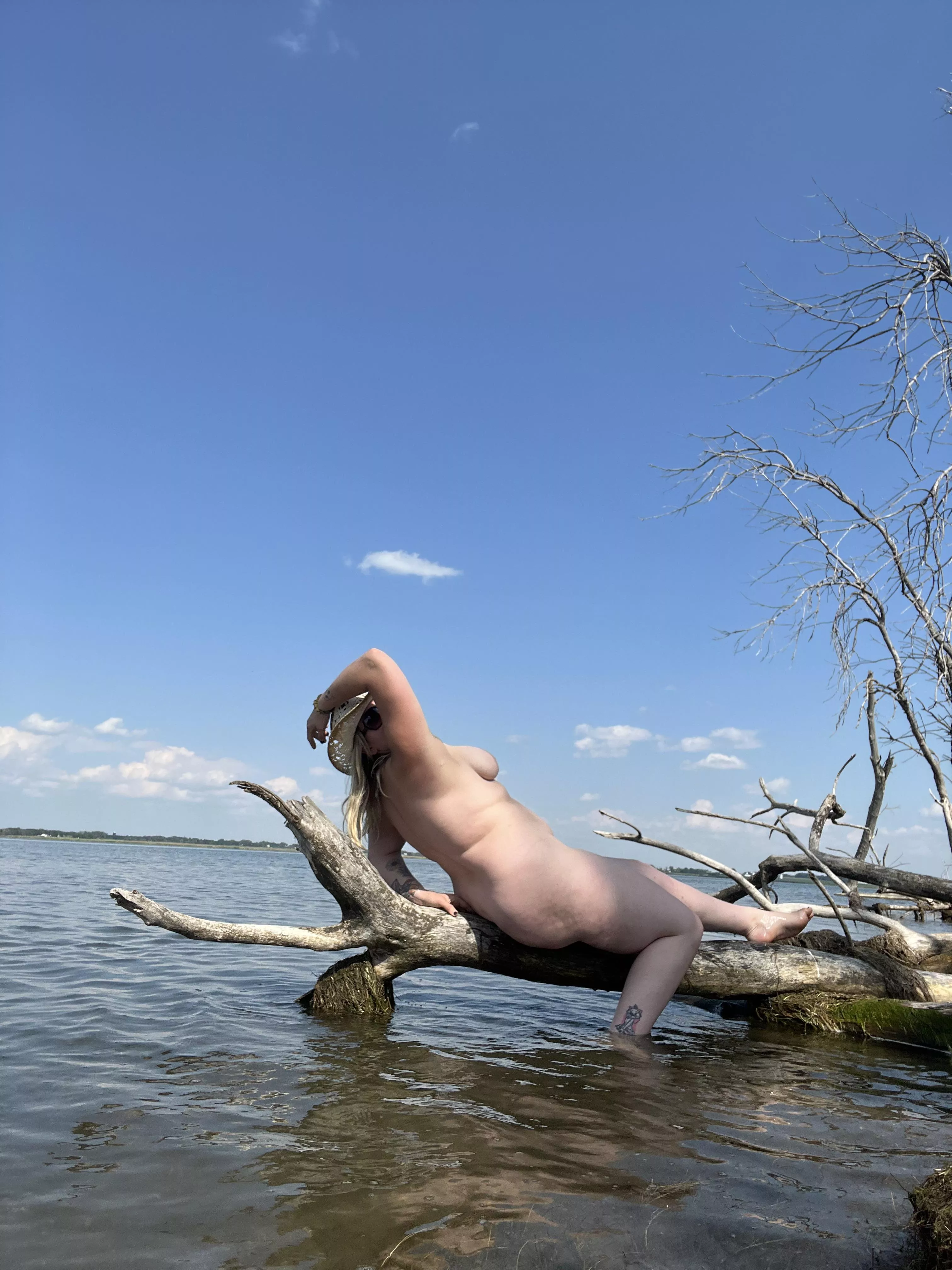 I'm gonna go out on a limb here and say that y'all love me naked on some hard wood!