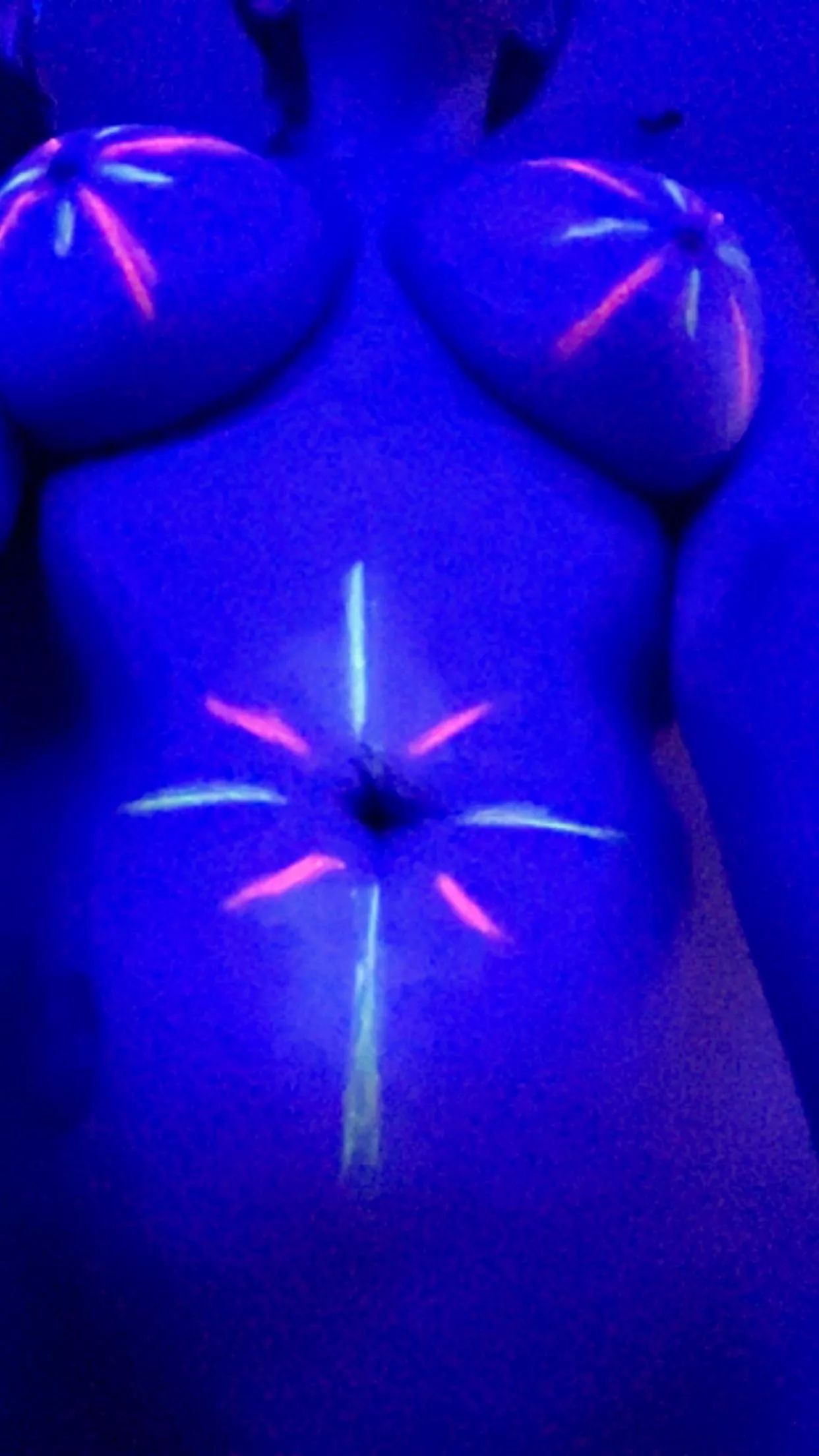 Just a Girl and her Neon 31(f) 