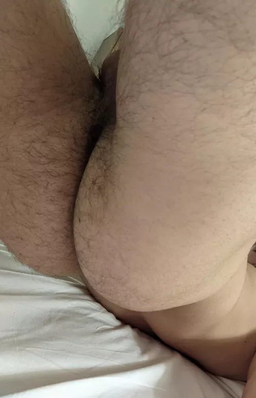 My ass is the only hairy part of my body, should I keep it natural?! 🤔