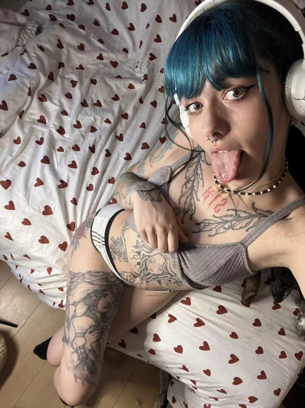 The sexiest bangs you see before bedtime