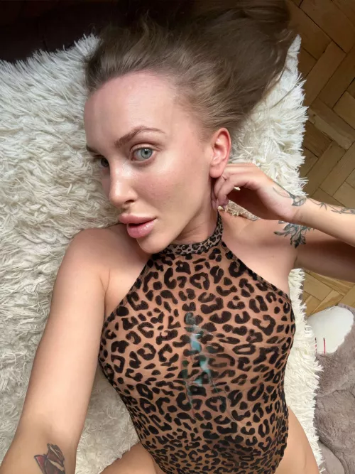 Would you skip your work to fuck a lil slutty blonde like me all day?