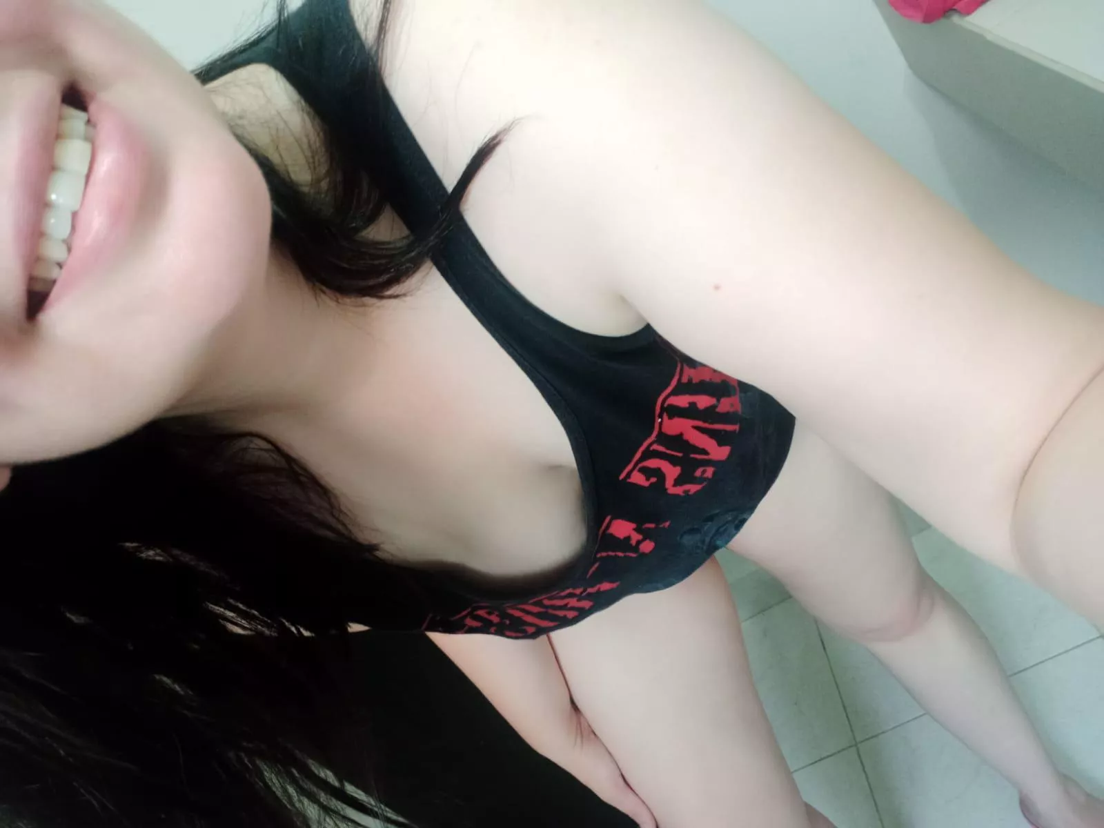 A little birdie told me you dig the rock t-shirt look - Is that true? 🤘🏻