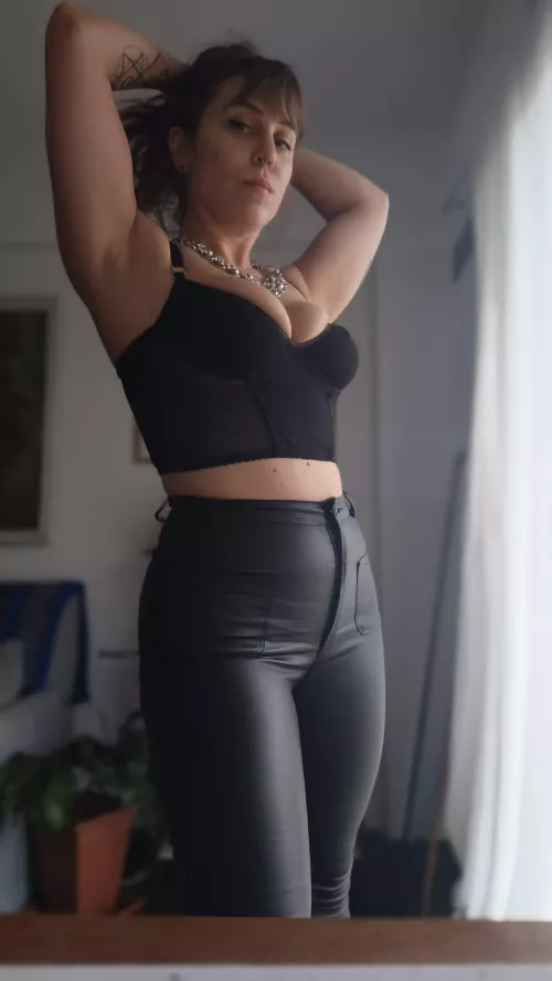 Come, kneel and smell