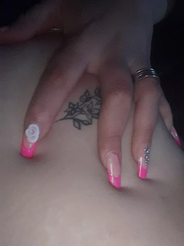 do you like pink on my nails? 
