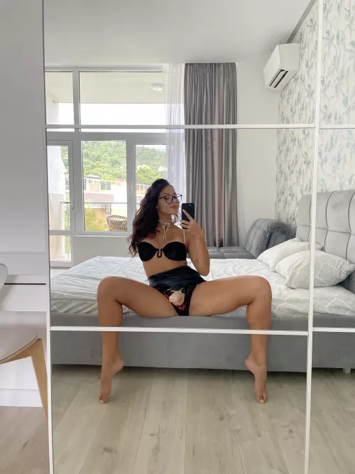 I know I'm hot and you should be submitting to me right now