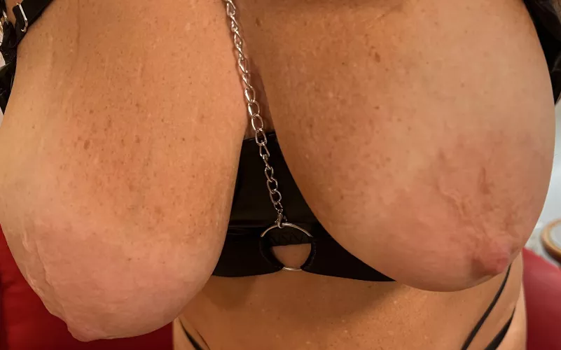 I think you could have fun with my big areola tits. 