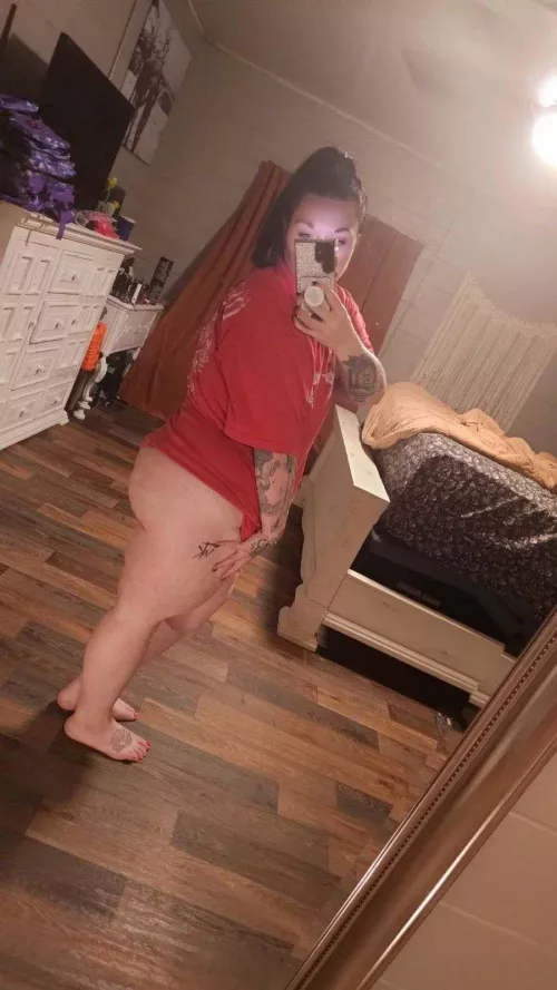 Make my ass red like my shirt