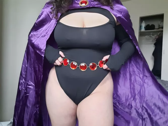 My take on a Raven cosplay (daphnethedryad)