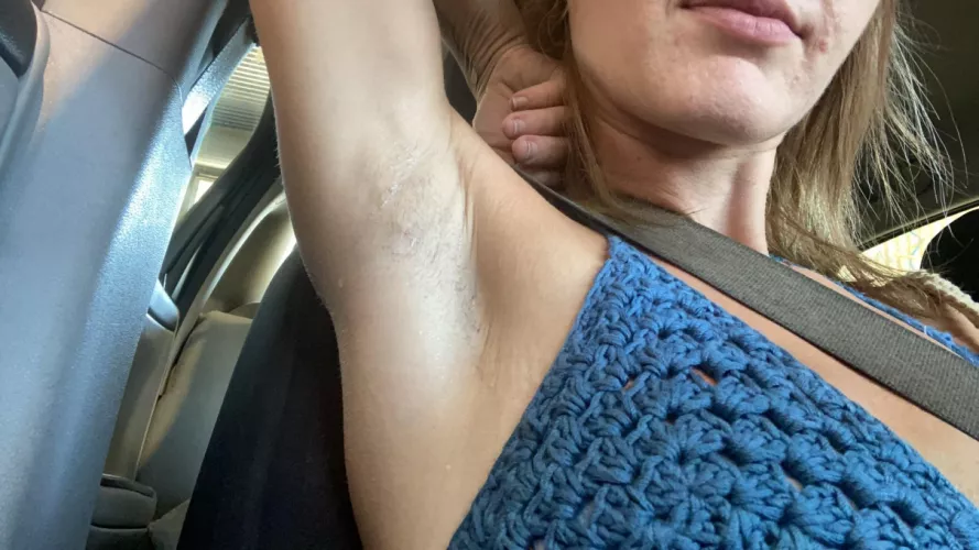Sweaty armpits 👅 what do you think they smell and taste like 