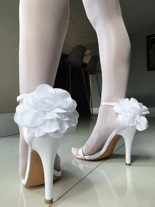 White heels today 🤍