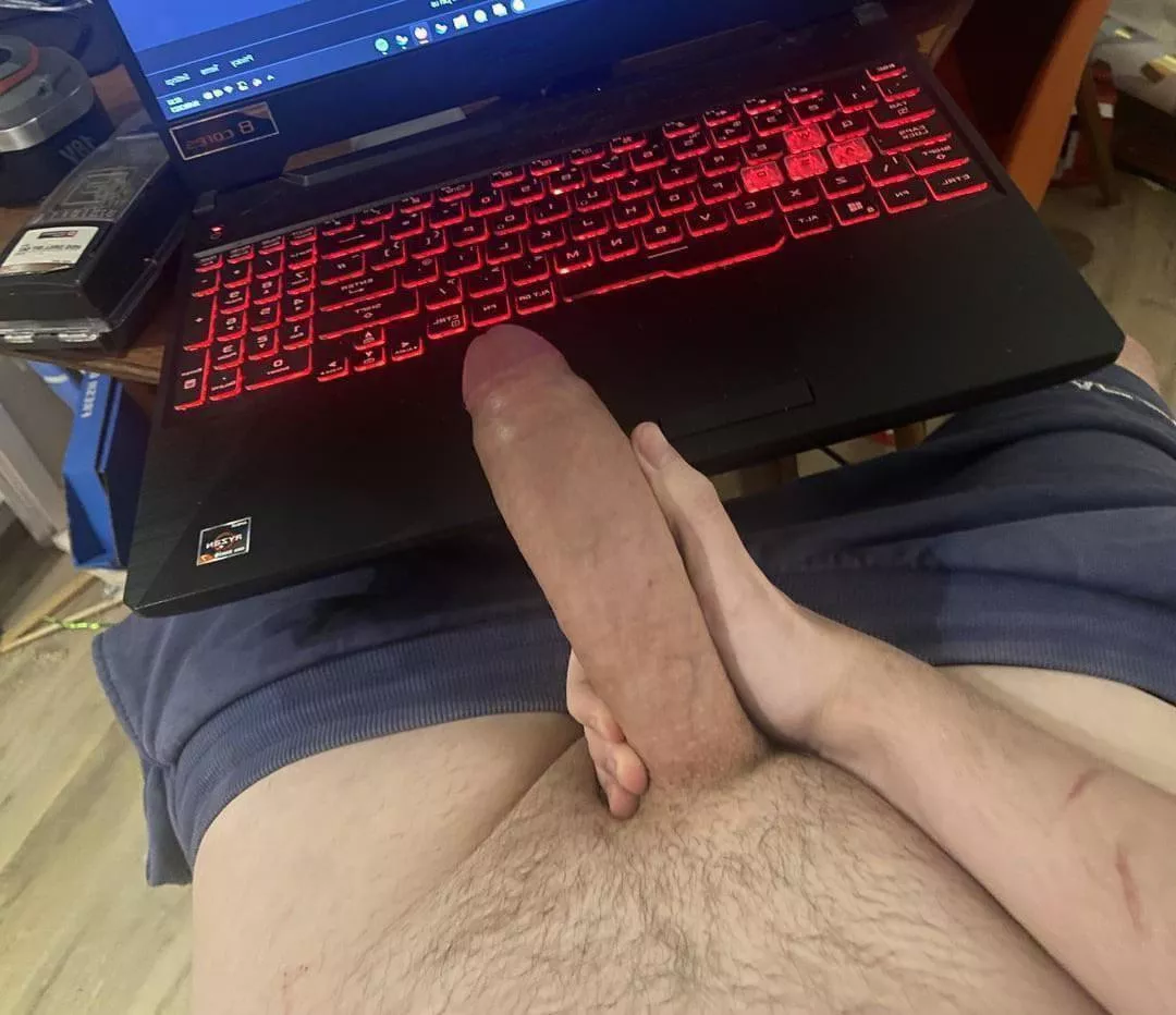 British guy here lonely as fuck anyone wanna message this BWC?