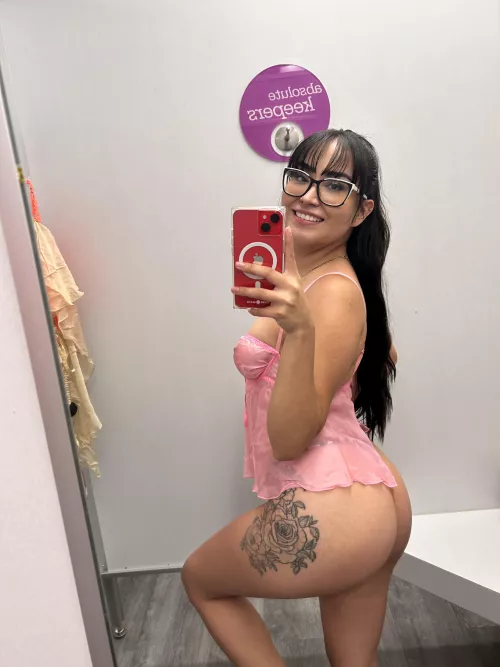 Can someone fuck me in the changing room pls