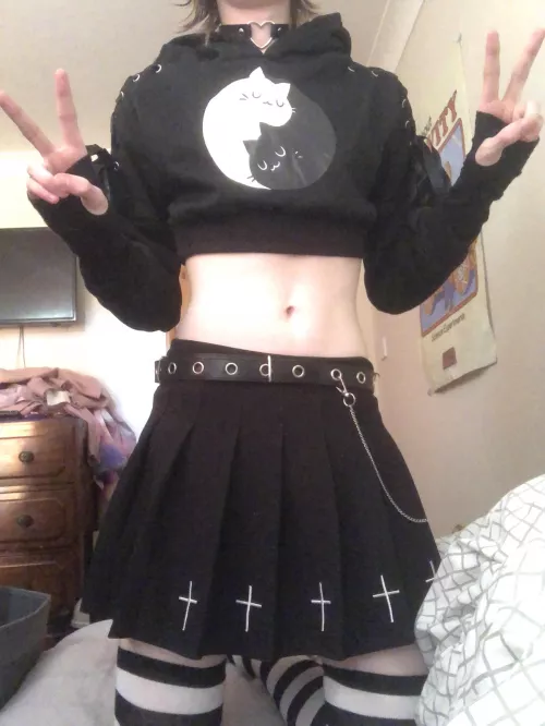 does this count as goth? >.<