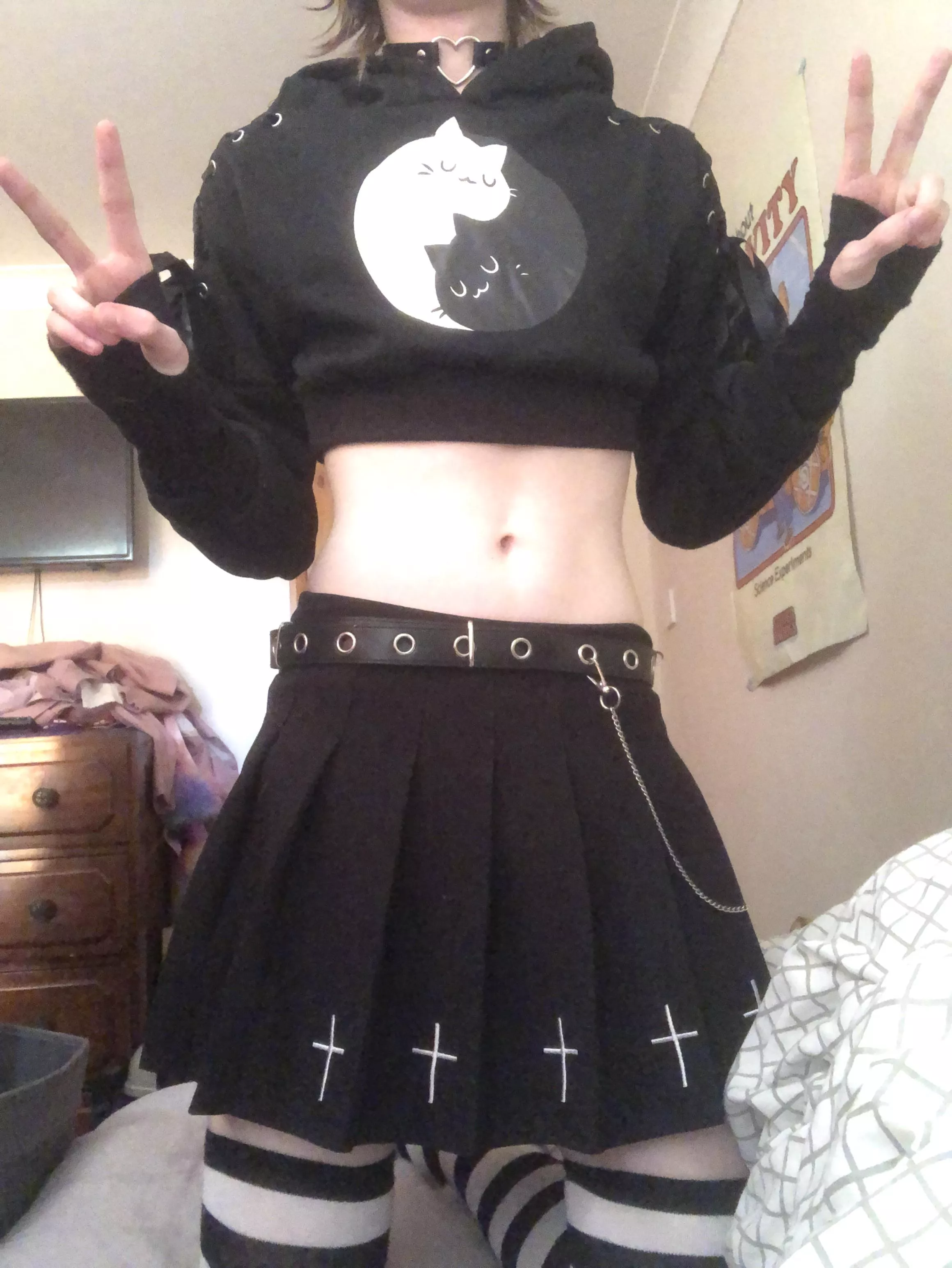 does this count as goth? >.<
