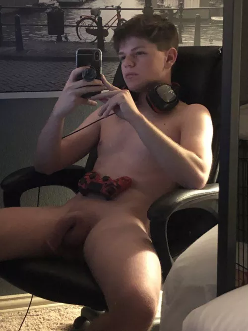 Give me head while I play Eldenring?