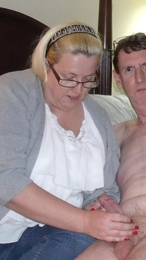 Humm wonder what she is thinking! Maybe trying not to laugh at my size!