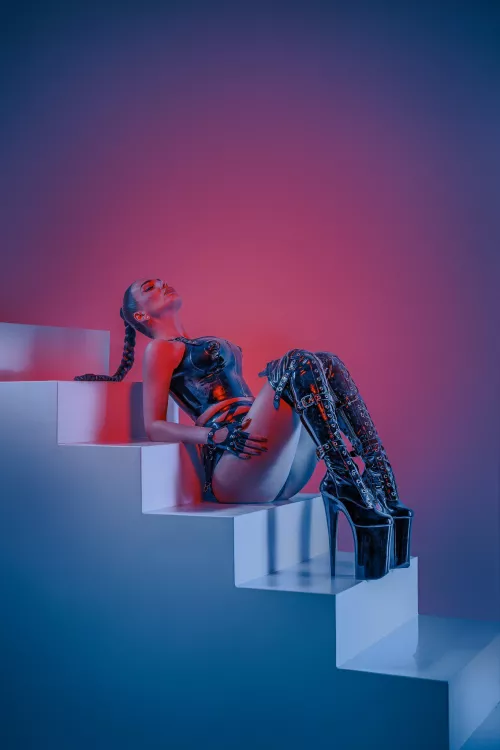 I want to stomp on you with my beautiful boots