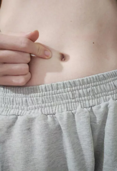 I'm looking for an admirer to clean my belly button 