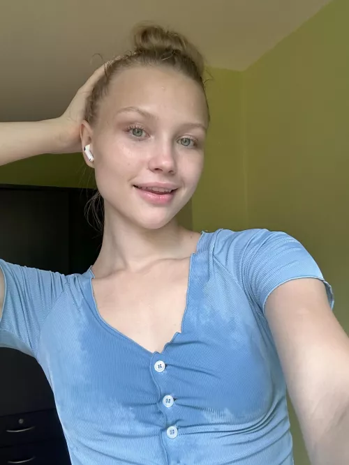 it's so hot that I'm sweating