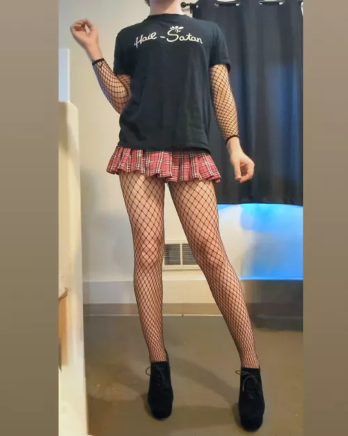 Life is so much more fun in a skirt💖