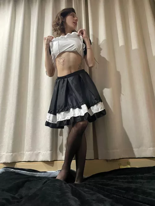 Look at my belly button before my wife gets here. I see her coming...