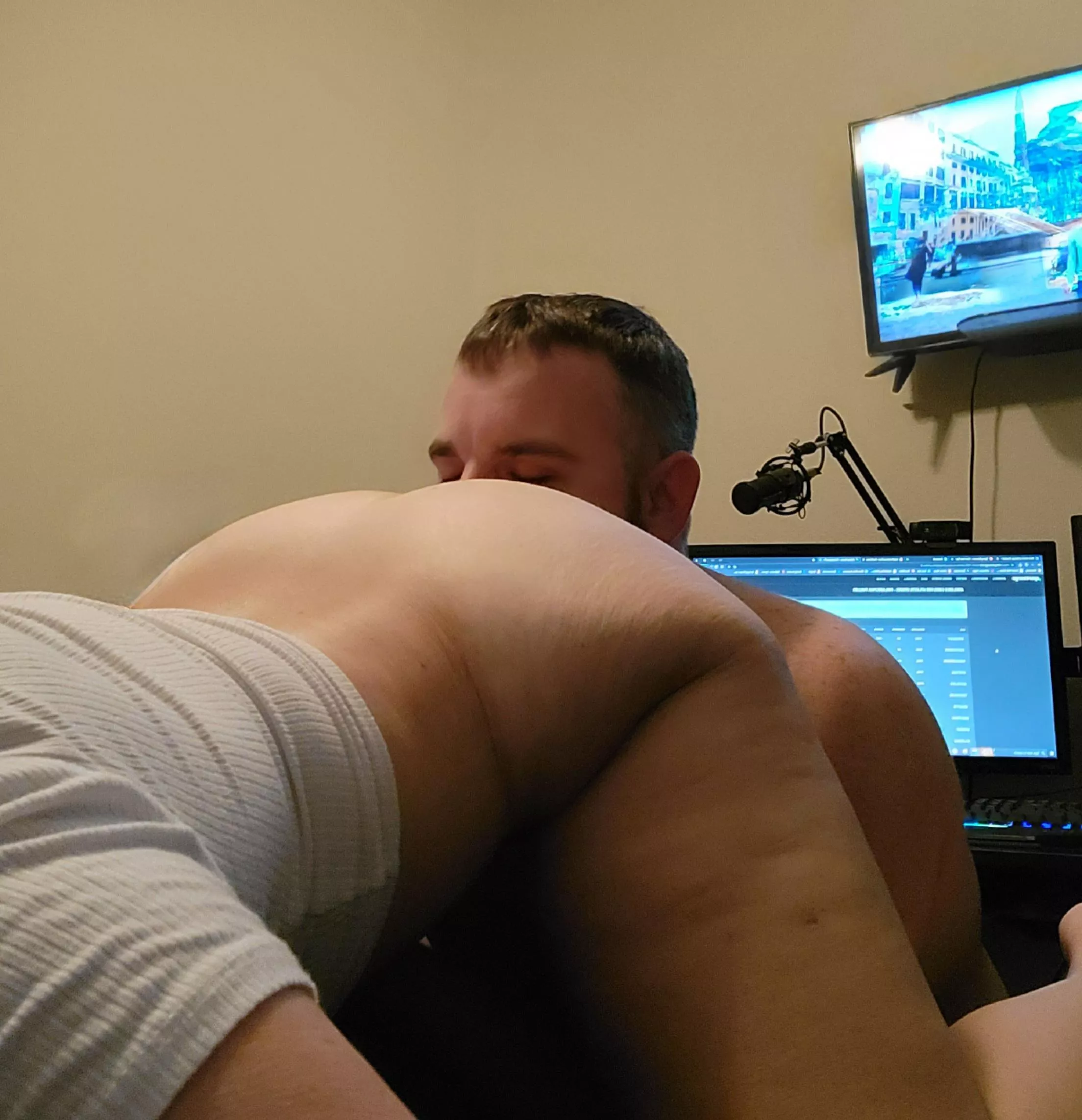 [MF] Whatever she wants she gets