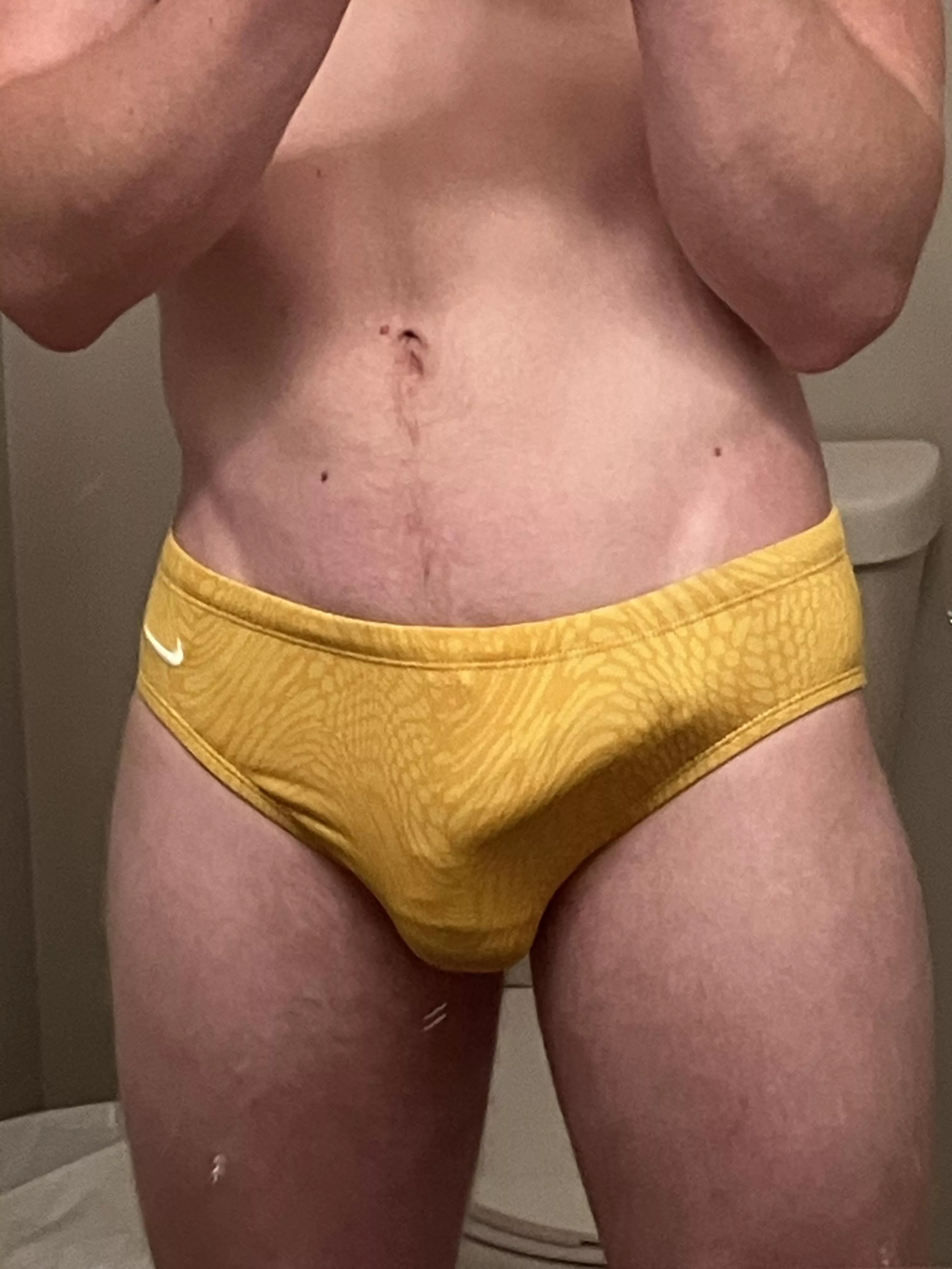 Uhh coach I think I should maybe size up? (20) dm