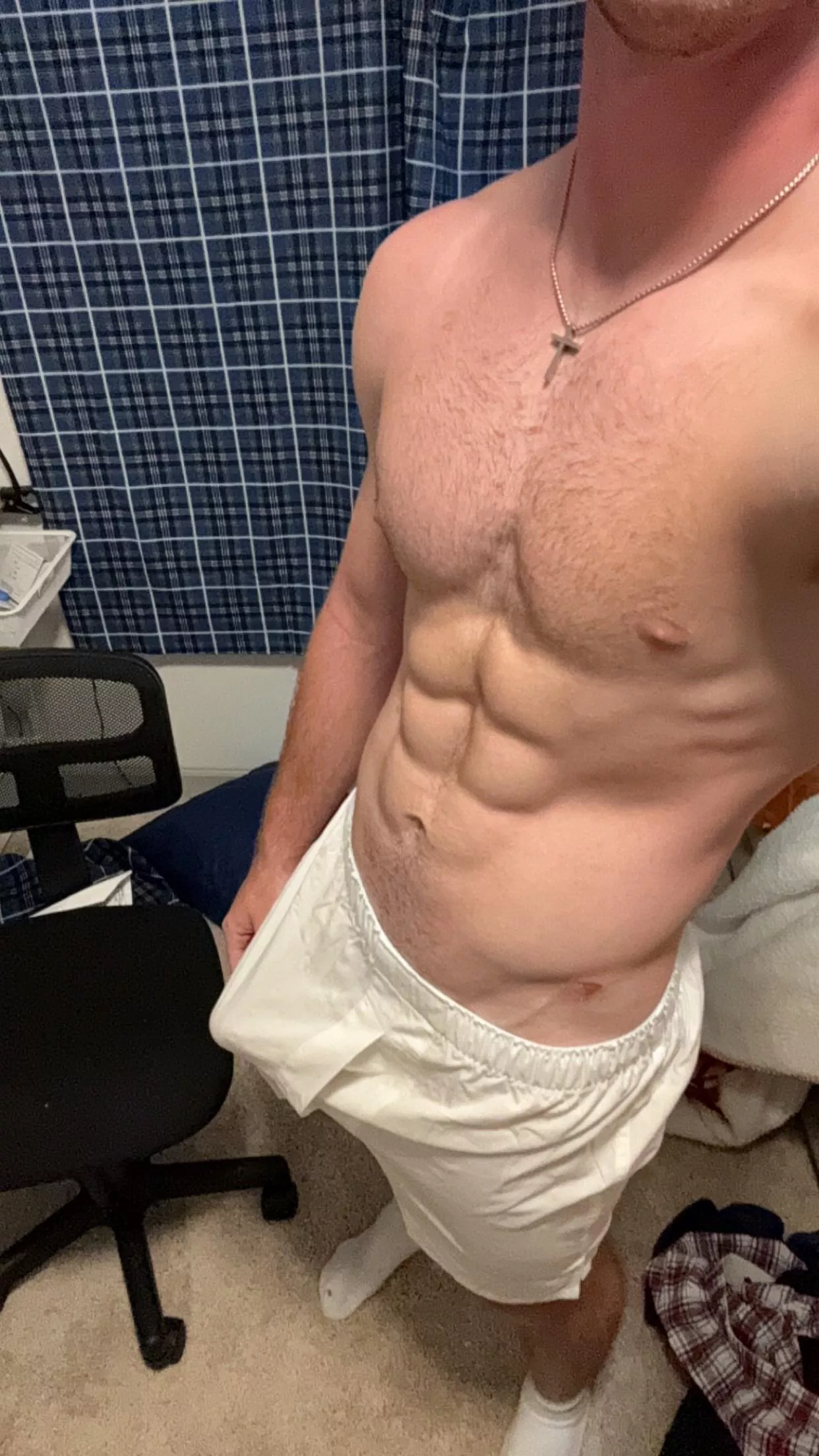 8 incher hiding under some white underwear 🙈