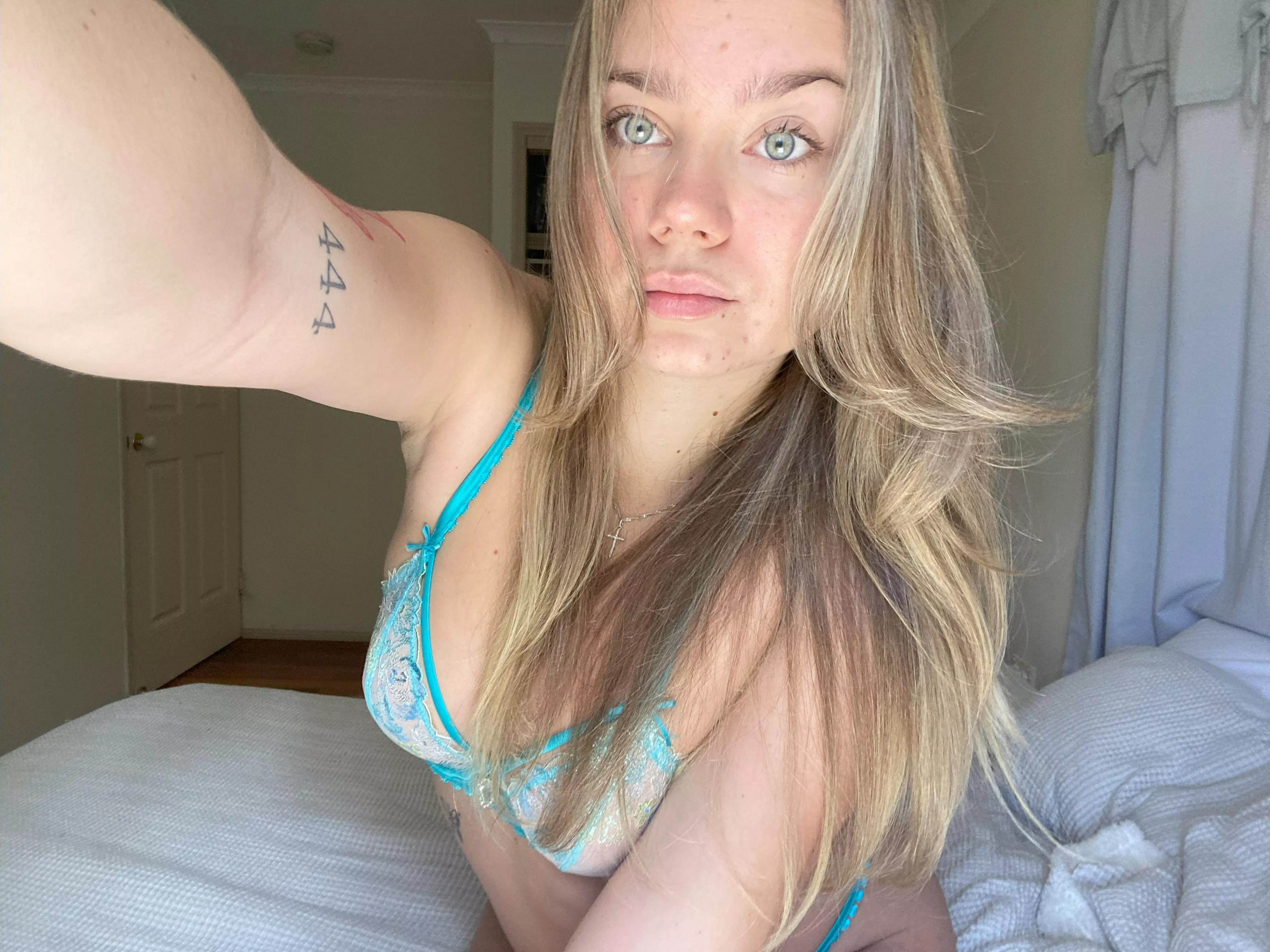 Blue really looks good on blondes