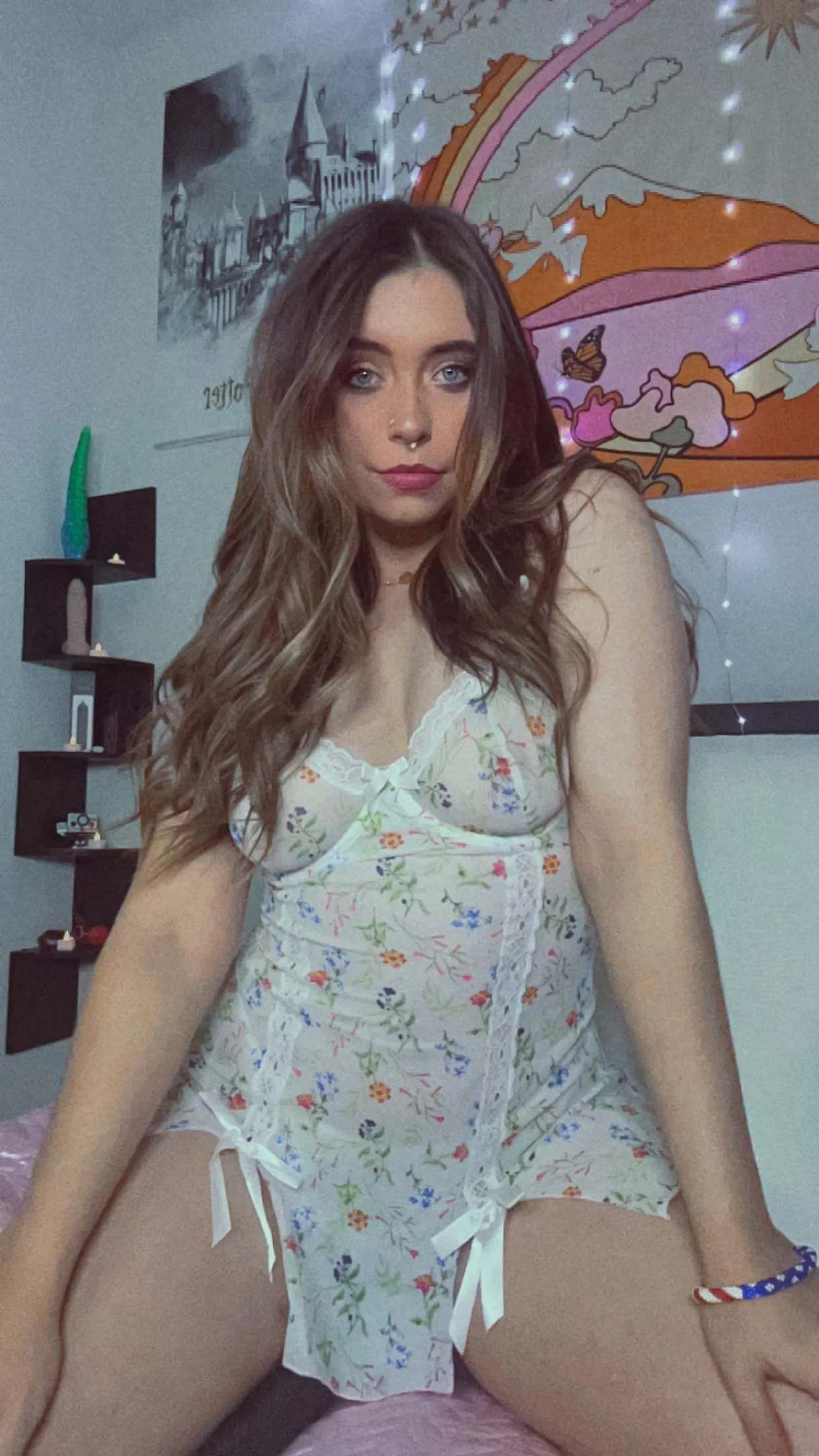 come listen to music and vibe me 💕 www.chaturbate.com/stacycakesxo