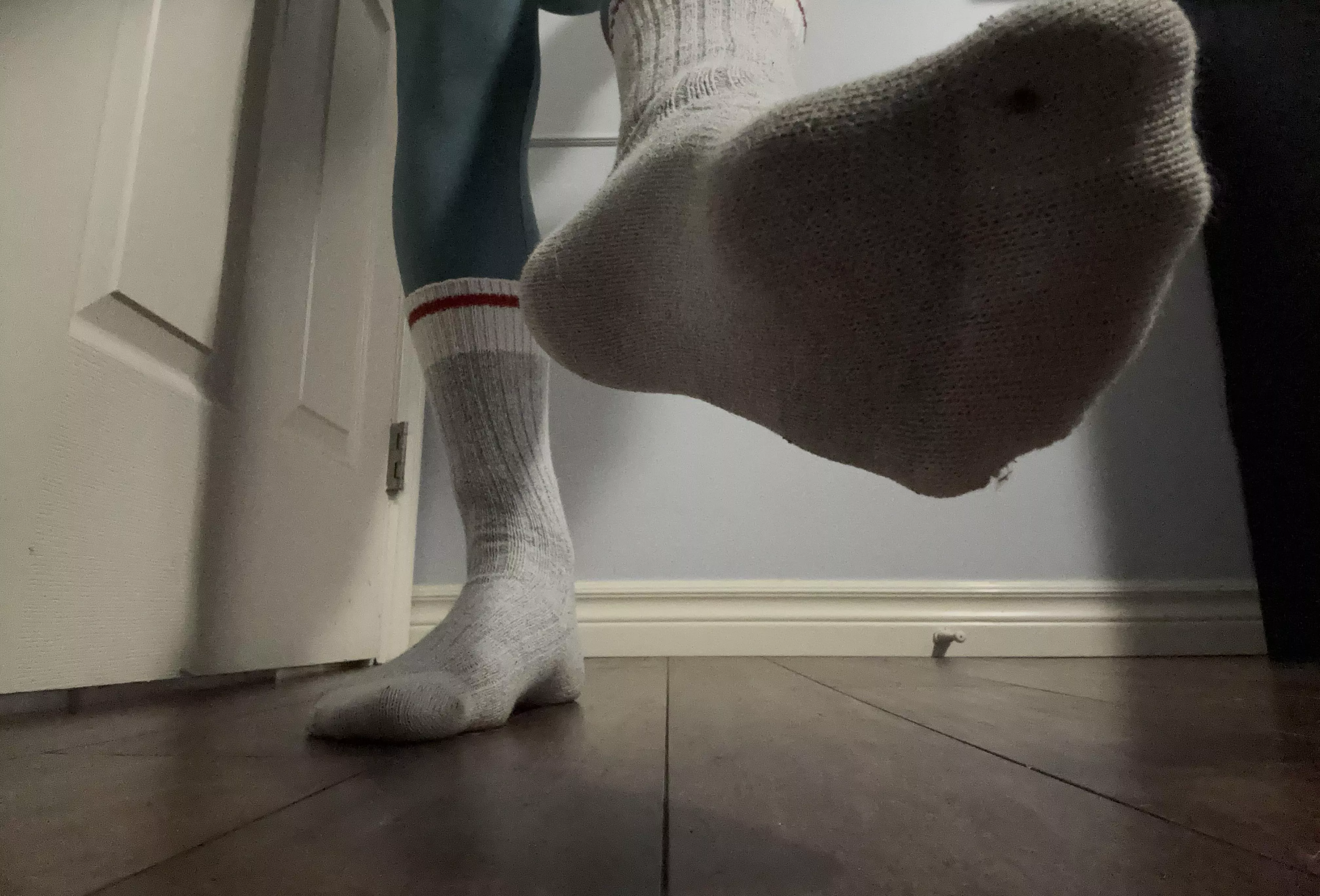 Come sniff between my toes