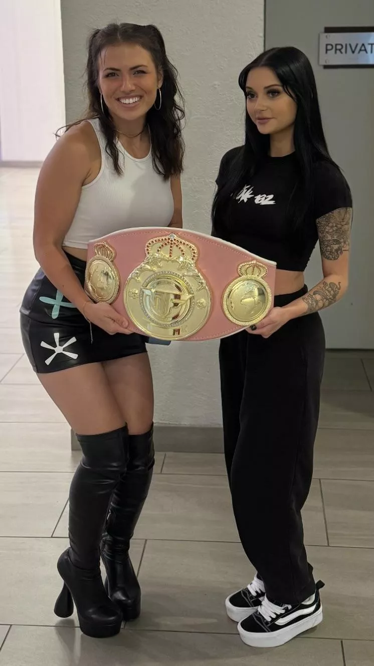 Nikki Hru and Jade Berry at Misfits Boxing Event 