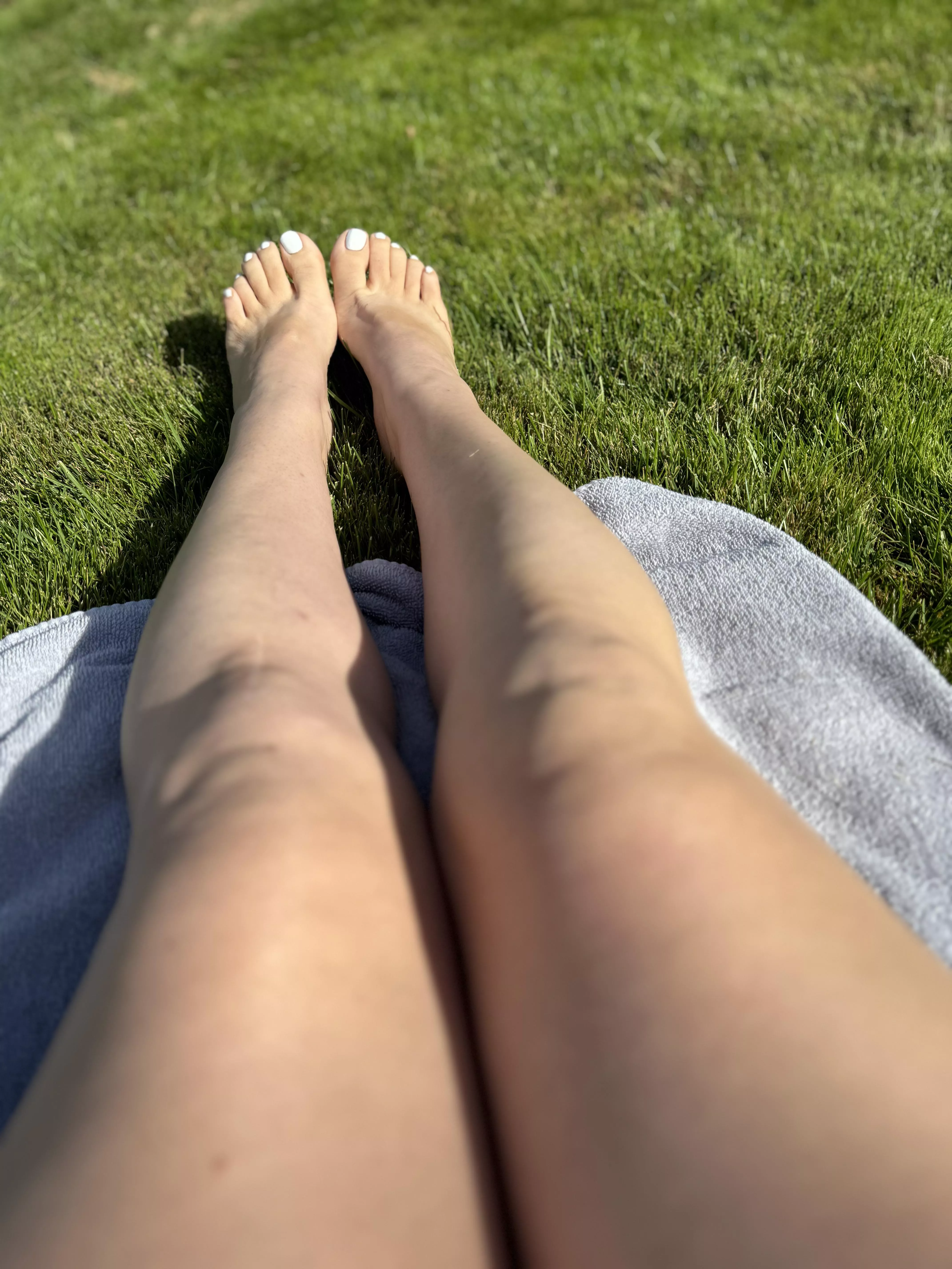 Soaking up the sun. Here’s to you having a good day. 