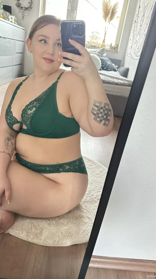 What's the first thing that comes to mind when you see my chubby body 