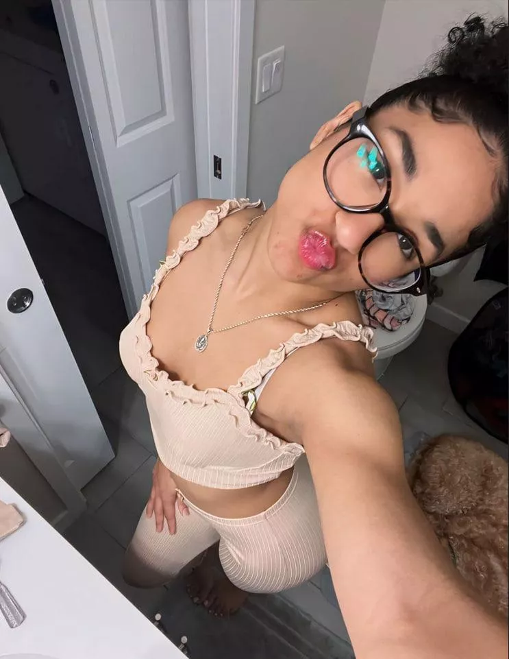 whats the first word that comes to your mind when u see my lips