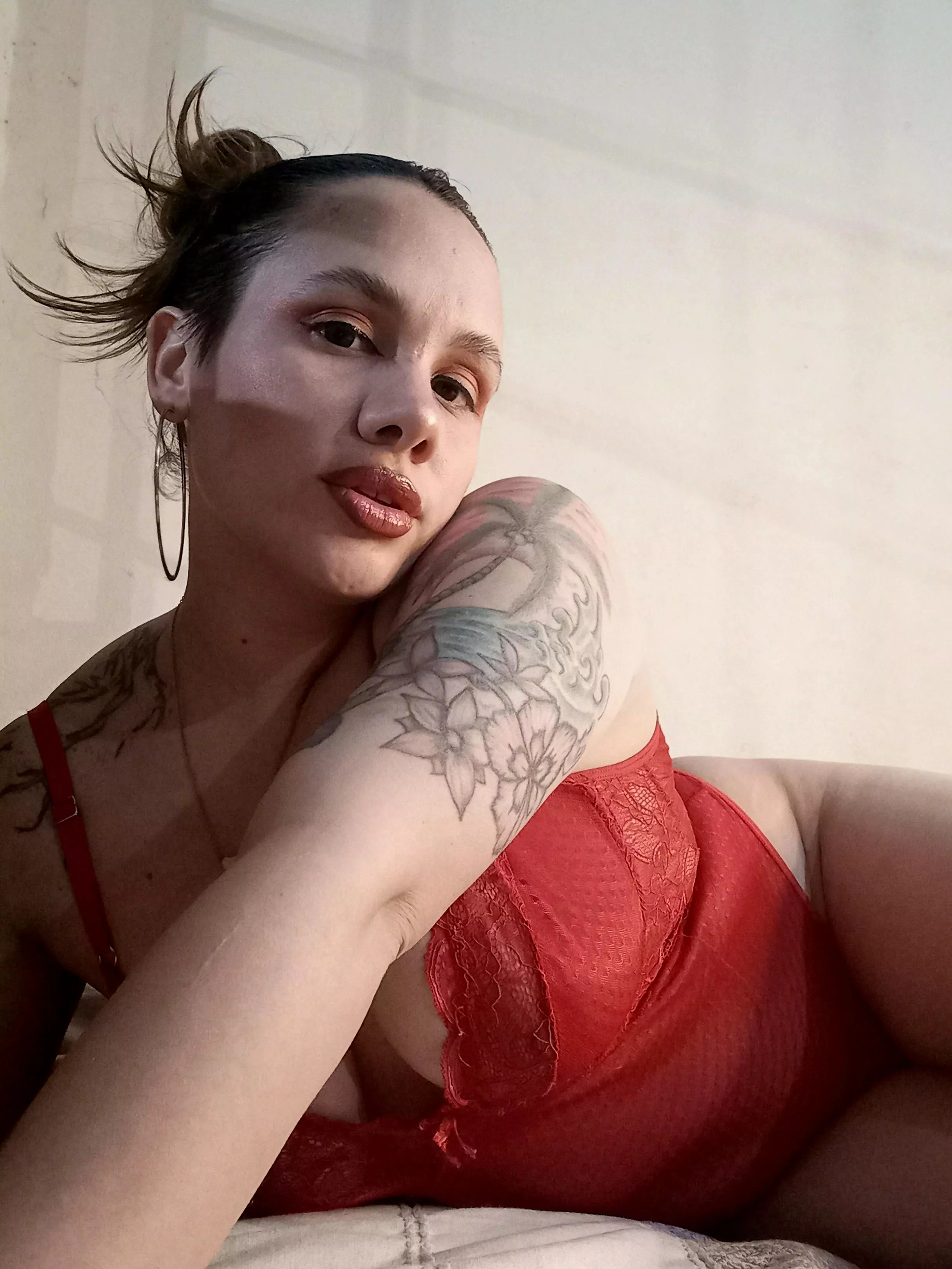 come and lie down with me! 