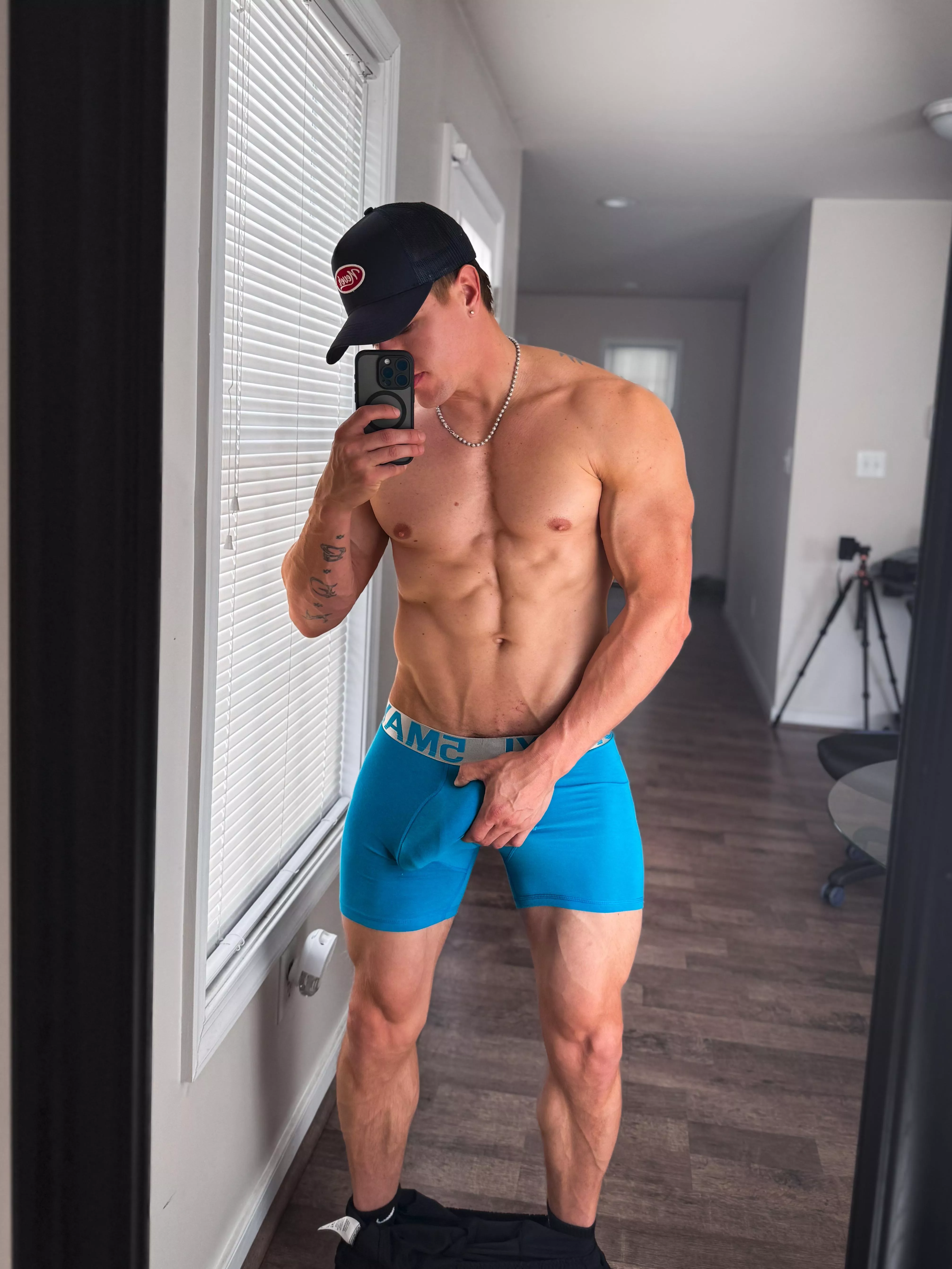 Drenched post gym cock 🥵