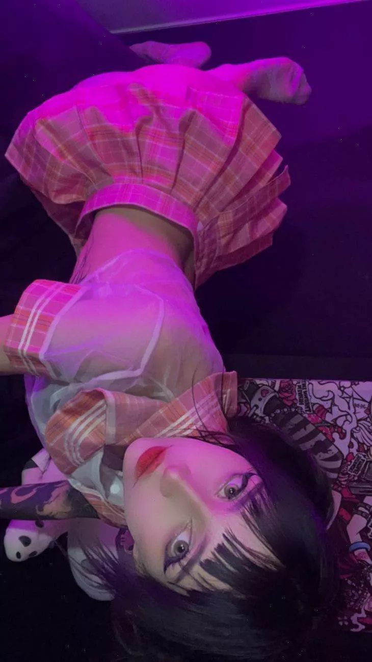 How do I look in my school skirt? 🙈