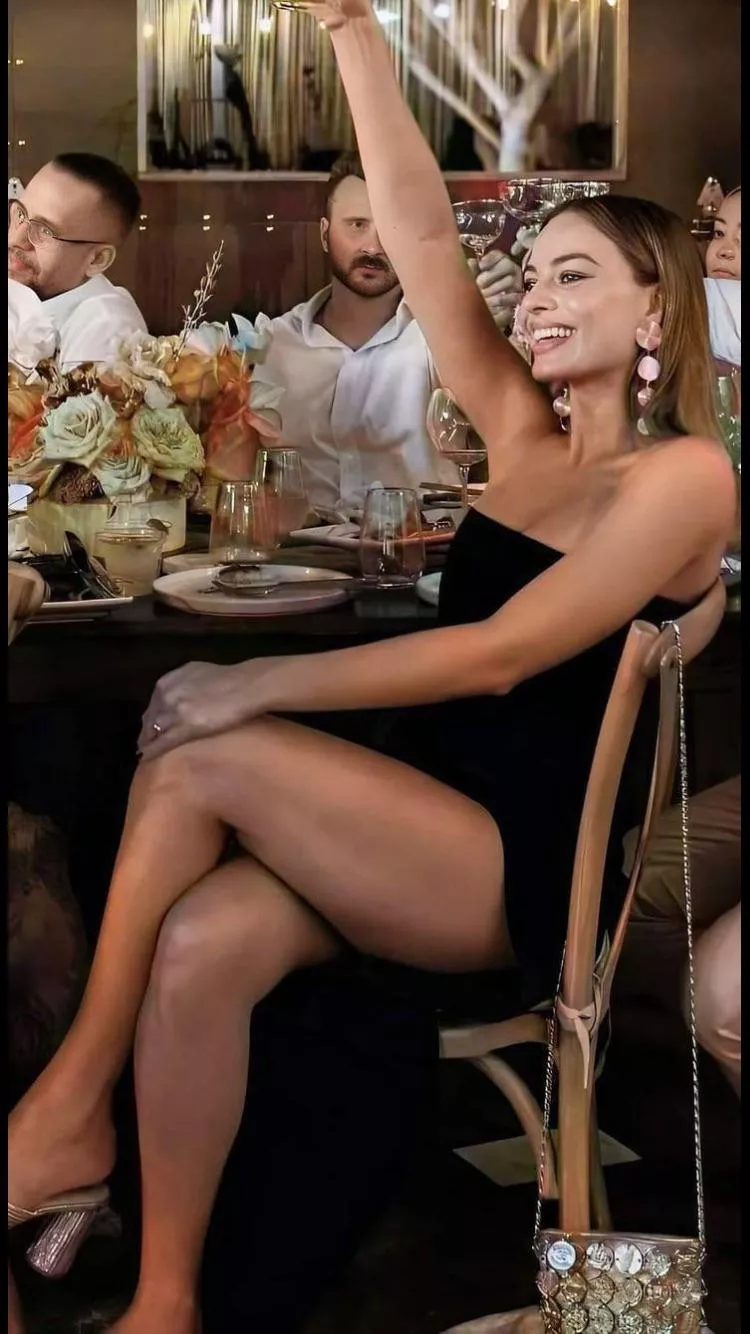 Need to cum so hard for Margot Robbie 