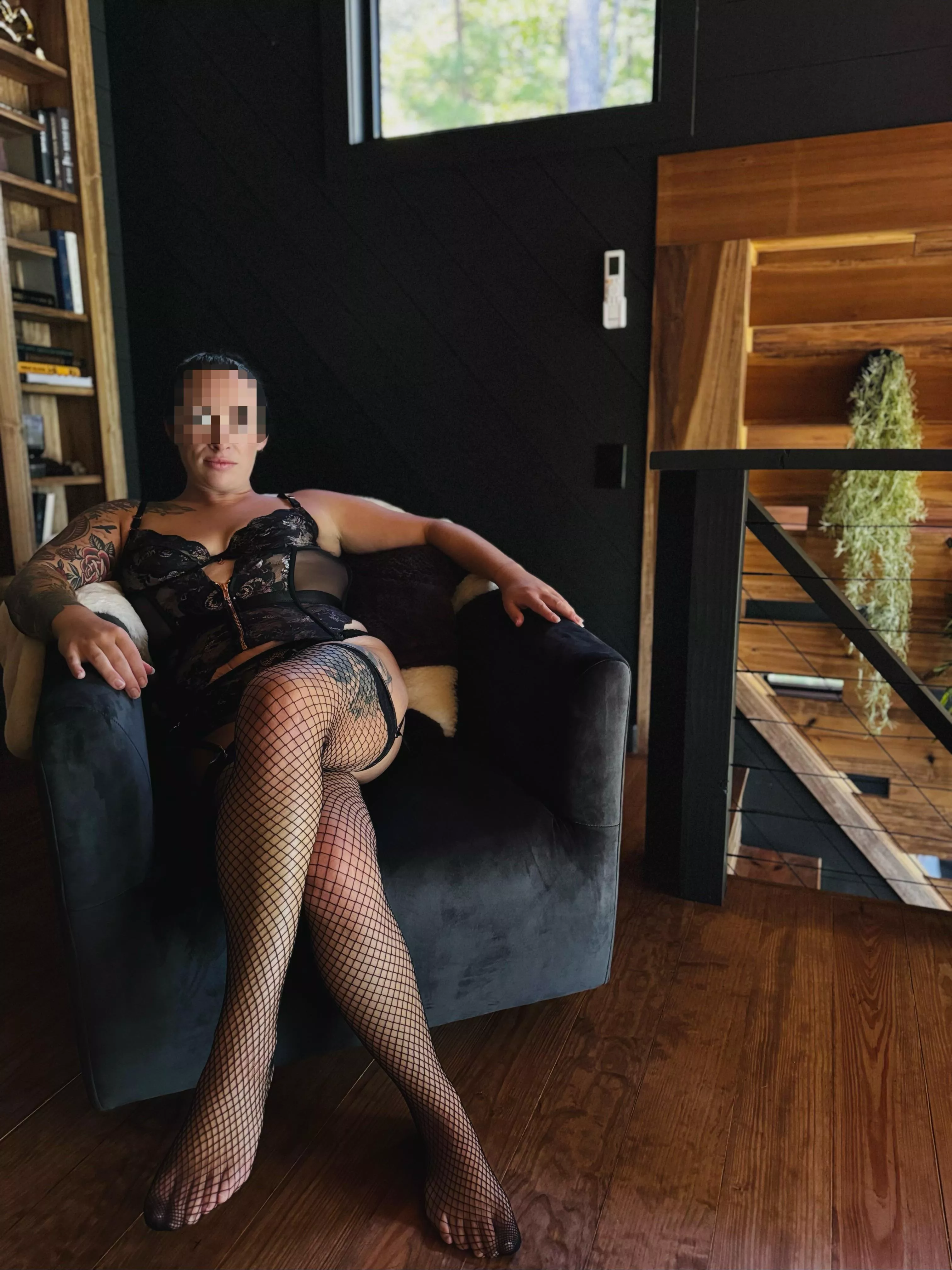 She calls you into her office like this..are you risking it all to bend her over 😈